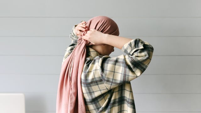 Woman-medicine-MBC-breastcancer